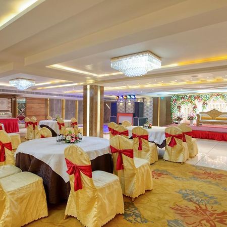 Om Clarks Inn Raebareli Exterior foto