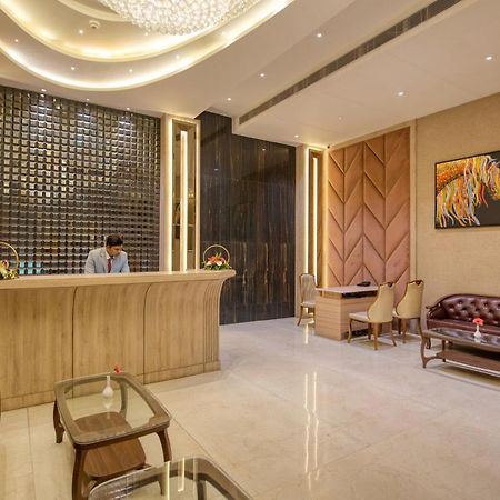 Om Clarks Inn Raebareli Exterior foto